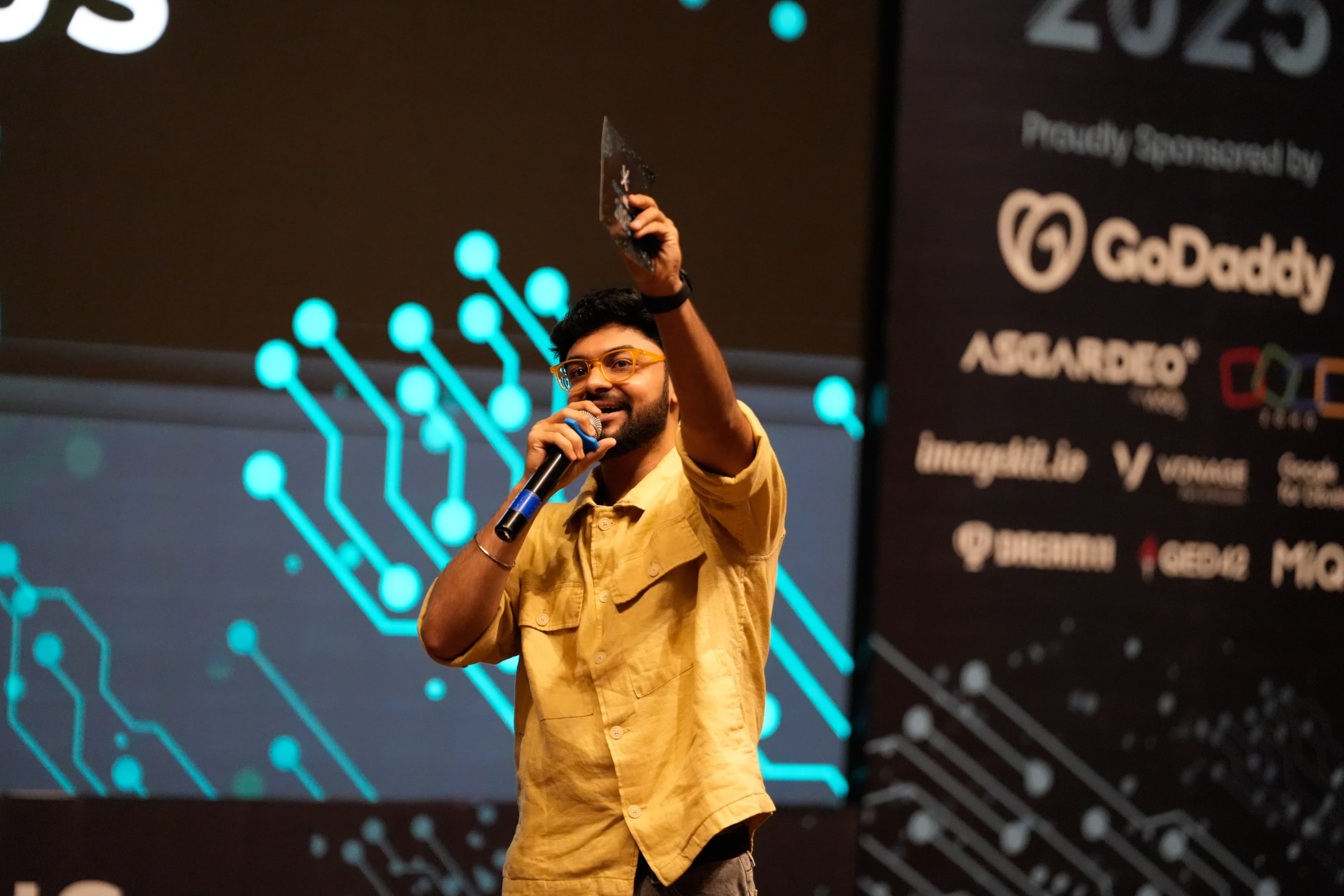 Me standing on stage at Reactathon delivering the keynote